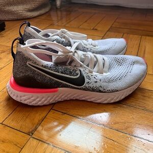 Nike Womens Epic React Flyknit 2 'Oreo Pink' Sneakers